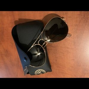 A universal style aviator forever timeless.